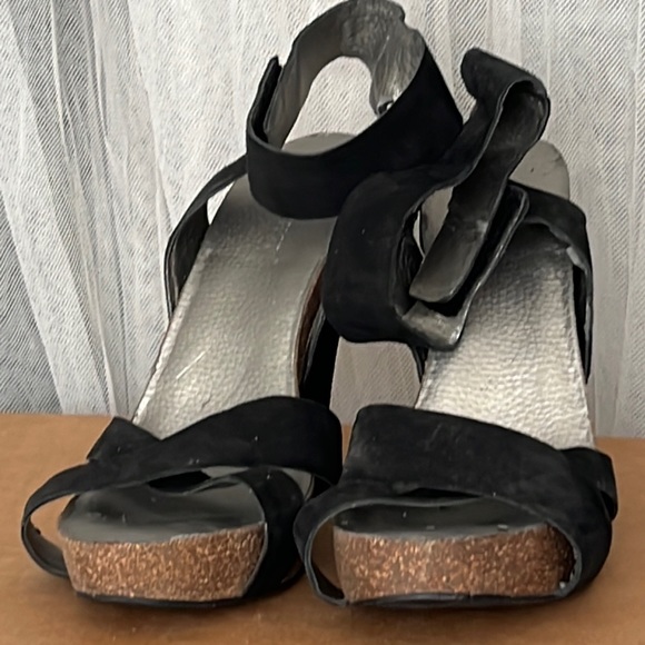 ⭐️ Nine West black & silver strappy 5” platforms 1.5” velcro closure women 8.5